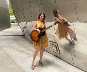 Guatemalteca Gaby Moreno demuestra su talento en Cumbre de las Américas