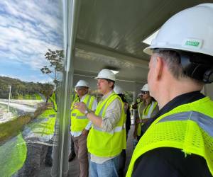 <i>La Comisión Fiscalizadora Intergubernamental y veedores ciudadanos encabezada por el Ministro Jorge Rivera da inicio a la inspección en la Mina Cobre Panamá. FOTO MICIPMA</i>