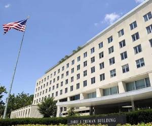 <i>Estados Unidos no está cerrando todas las vías legales de ingreso, aunque sí pretende hacerlas más costosas, menos flexibles y sujetas a una revisión permanente. (Foto: EFE)</i>
