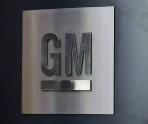 GM señaló en un comunicado que las plantas de Orion (Michigan), Fairfax (Kansas) y Spring Hill (Tennessee) recibirán las inversiones que permitirán aumentar la producción de vehículos de la compañía en EEUU a 2 millones al año. Archivo. EFE/EPA/JEFF KOWALSKY
