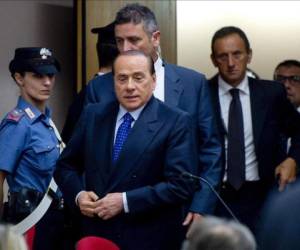 Lavitola había telefoneado a Berlusconi para que instara a Impregilo a financiar los 22 millones de euros que costaba un hospital pediátrico; de lo contrario, según Berlusconi, Martinelli realizaría declaraciones negativas sobre el trabajo de esta empresa en el Canal de Panamá, para hacer caer sus acciones en bolsa.