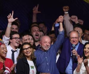 <i>La campaña del miedo a un retroceso de los derechos sociales fue clave en la remontada electoral que logró Lula frente a Bolsonaro. (Foto: EFE)</i>