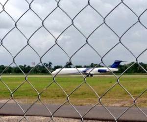 Uno de los aviones procedentes de Estados Unidos, en los aterrizaron los primeros deportados, semanas atrás. (Foto: Tomada de RedInformativa)