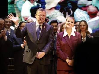 La presidenta electa llega al poder con, prácticamente, el mismo equipo de gobierno del saliente Rodrigo Chaves. (Foto: EFE)