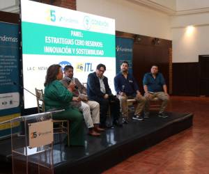 <i>Panel “Estrategias cero residuos, innovación y sostenibilidad”, donde empresas líderes compartieron sus experiencias, entre ellas LA CONSTANCIA, Industrias Plásticas (IPSA), ITL y MAQUIPLASTIC.</i>