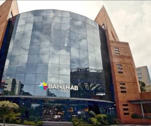 Bantrab le apuesta a entregar una experiencia positiva en cada interacción con sus grupos de interés, así como actuarde manera honesta y transparente para generar más confianza.