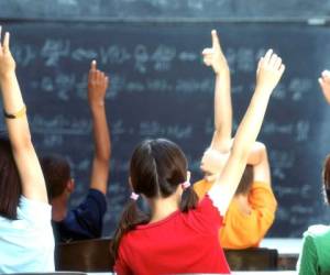 Uno de los 19 objetivos propuestos por Lomborg es aumentar la educación de las niñas en dos años. (Foto: Archivo).