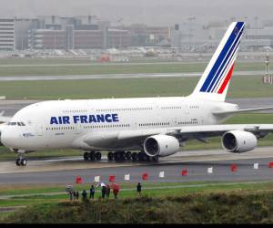 Air France anula 55% de sus vuelos de corto y medio alcance por huelga de controladores