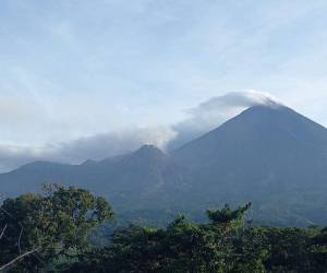Flujo piroclástico y ceniza: Volcanes en Guatemala entran en ‘actividad alta’