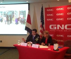 Haydeé Mendiola (derecha), presidenta de GNC Costa Rica, anunció la medida que afecta a 200 empleados.