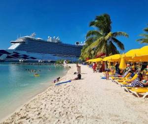 <i>Durante estos meses de diciembre y enero, el Puerto de Roatán espera recibir entre 35 y 40 cruceros cada mes. FOTO DIARIO EL HERALDO</i>