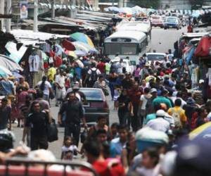 Solo uno de cada cinco trabajadores del país está empleado en el sector formal, el cual tiende a ser más productivo y tiene salarios más altos que el sector informal. (Foto: elheraldo.hn).