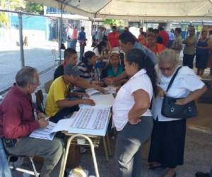 Este domingo los 1.595 centros de votación con 10.621 juntas receptoras de votos abrieron a las 7 am (con algunos retrasos) y cerrarán a las 5 pm. (Foto: laprensagrafica.com).