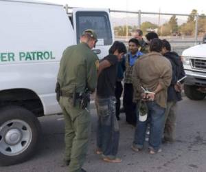 Miles de centroamericanos, en especial de Guatemala, El Salvador y Honduras, que conforman el área sin conflicto armado más violenta del mundo, emigran sin documentos a Estados Unidos. (Foto: Archivo).