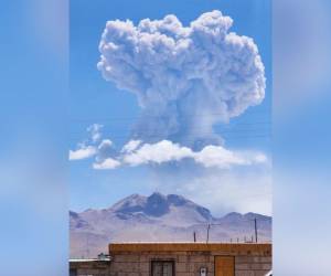 Esta es una de las impactantes fotografías que muestra la actividad volcánica.