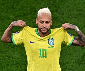 El 13 de octubre de 2020, ‘Ney’ relegó a Ronaldo “El Fenómeno” (62 festejos contra selecciones) del puesto de segundo máximo artillero al marcar un triplete en el triunfo 4-2 contra Perú.