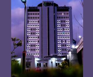 BN ilumina momentos clave del país y su gente, como el Día Internacional de la Mujer.