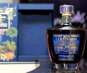 Cada botella de Ron Centenario lleva un pedazo de Costa Rica.