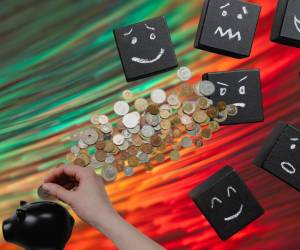 Todo está en cómo gestionas tu dinero y lo que quieres lograr a futuro la salud mental y emocional, porque esto es full emociones. Uno está feliz, gasta; está triste, gasta; se enojó gasta, o sea una emoción lo hace a uno gastar por la pequeña dopamina que recibe al hacerlo. FOTO E&amp;N
