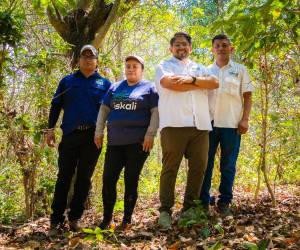Por 120 años La Constancia ha formado parte del tejido de El Salvador. La empresa no concibe su crecimiento manera separada del desarrollo del entorno, compromiso que le ha dado vida a programas como ISKALI