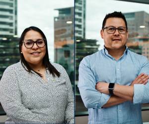 Lorena García, Marketing &amp; Communications Fuels Specialist y César Paz, Regional Brand &amp; Marketing Fuels Specialist.