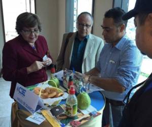 Durante la ceremonia que lanzó el programa se exhibió una variedad de productos. (Foto: laprensa.hn).