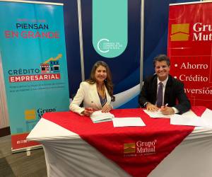 Firman convenio para financiamiento de socios de la Cámara de Comercio de Costa Rica