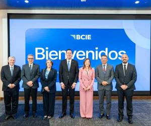 Representantes del BCIE y autoridades hondureñas participaron en el encuentro “Una historia compartida y un futuro en construcción”, donde se analizaron las perspectivas económicas de Honduras y las oportunidades para impulsar su desarrollo en los próximos años.
