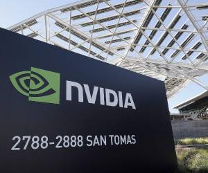 Foto de archivo del logo de la empresa Nvidia. EFE/JOHN G. MABANGLO