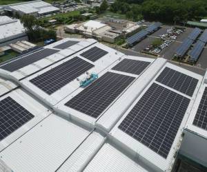 CCN ha optado por la instalación de paneles solares en los tejados de sus instalaciones, aprovechando la abundante radiación solar de Nicaragua.