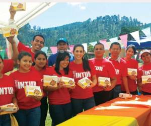 La empresa entrega piezas de pollo a instituciones, consumidores y zonas de riesgo.