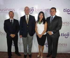 De izquierda a derecha: Nuncio Di Mare, Alfredo Santana, Laura Alvarado y Dennis Cabrera.