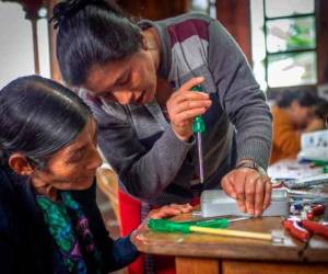 Guatemala: Mujeres indígenas estudian proyectos de ingeniería solar