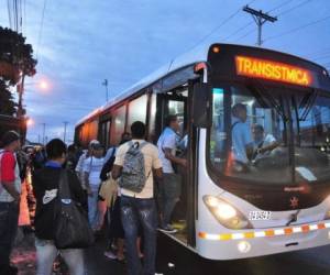 La compra incluye la flota vehicular –1.236 autobuses- y todos los pasivos. Hasta el 30 de julio pasado, Mi Bus acumulaba una deuda de $195 millones, por lo que la operación asciende a casi US$245 millones.