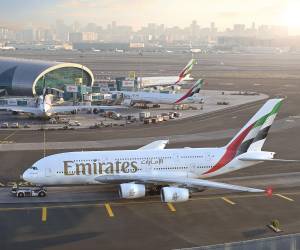 Analizan establecer ruta directa entre Panamá y Dubái con Emirates Airlines