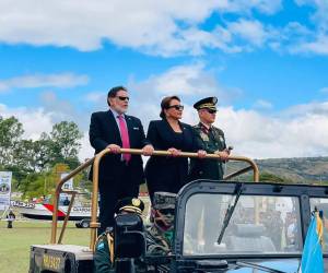 Presidenta de Honduras clama 'no más' fraude ni intromisión foránea mientras sigue escrutinio