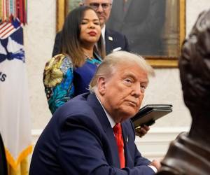 <i>Estas indicaciones, que comenzarán a hacerse efectivas en los próximos 30 días, apoya el embargo económico contra Cuba y se opone a medidas que se exigen el fin de este bloqueo en Naciones Unidas (ONU) y otros foros internacionales. FOTO Achivo. EFE/EPA/YURI GRIPAS / POOL</i>