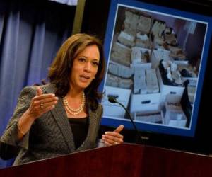 La fiscal general de California, Kamala Harris durante una conferencia de prensa en Los Ángeles. (Foto: AFP)