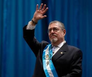<i>Como advirtió el propio presidente Arévalo, el desenlace no está garantizado. Lo que sí parece claro es que los próximos meses serán determinantes para el futuro institucional de Guatemala. (Foto: EFE)</i>