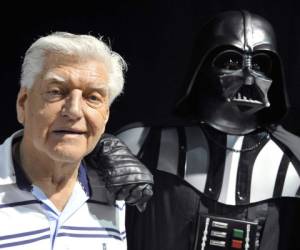 English actor David Prowse (L), who played the character of Darth Vader (Dark Vador in French) in the first Star Wars trilogy poses with a fan dressed up in a Darth Vader costume during a Star Wars convention on April 27, 2013 in Cusset. AFP PHOTO THIERRY ZOCCOLAN (Photo credit should read THIERRY ZOCCOLAN/AFP via Getty Images)