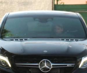 This video grab from AFPTV shows Barcelona's Argentine forward Lionel Messi arriving by car at the Joan Gamper Ciutat Esportiva in Sant Joan Despi near Barcelona for a training session on September 7, 2020. - Lionel Messi arrived at Barcelona's training ground today as he begins to reintegrate with the team following his failed attempt to leave the club this summer. (Photo by Adrian ADDISON / AFPTV / AFP)
