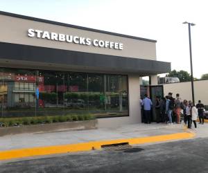 De acuerdo con la empresa, actualmente Starbucks cuenta con más de 1.800 tiendas en 26 mercados de Latinoamérica y el Caribe, con la participación de más de 24.000 empleados. EFE/ Sashenka Gutiérrez