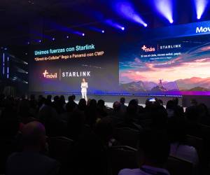 <i>+Móvil anunció durante la 9ª edición de Move On en el Centro de Convenciones Megápolis, un acuerdo con Starlink para lanzar este año la primera solución de conectividad satelital móvil de Panamá, “+Más | Starlink”. Foto de cortesía</i>
