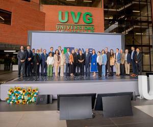 Roberto Moreno, Rector; Maribel Cruz, Vicerrectora de Expansión Académica; Miembros del Consejo Directivo y de la Fundación de la Universidad Del Valle de Guatemala.