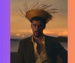 <i>Bad Bunny no tarda en mover las caderas al ritmo de su propia música. Las personas que bailan son de todas las edades y de diferentes grupos étnicos, ofreciendo una imagen de unidad, en un momento en el que Estados Unidos atraviesa una importante ola antimigratoria por las decisiones del presidente estadounidense, Donald Trump. FOTO E&amp;N</i>