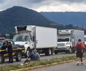 <i>Al menos 16 tramos de importantes carreteras como la Interamericana, así como las que conducen a las fronteras de México, El Salvador y Honduras, están bloqueadas según la estatal dirección general de protección y seguridad vial. Foto cortesía Fanny de Estrada.</i>