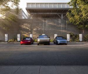 <i>Tesla, que inició recientemente el servicio con su vehículo autónomo Cybercab en la ciudad texana de Austin (EE.UU.), anunció además que en noviembre comenzará a operar esos vehículos en Dallas y que antes de finales de año pretende extender el servicio a otras ciudades. Foto de cortesía</i>