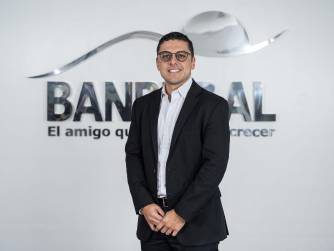 Francisco Urrutia, Gerente de Banca Empresarial en BANRURAL.