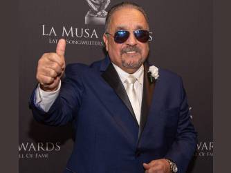 Fotografía de archivo del 24 de octubre de 2019 que muestra al músico y compositor de salsa Willie Colón posan en la alfombra de La Musa Awards 2019 en el James L. Knight Center de la ciudad de Miami (EE. UU.). Foto: EFE/ Giorgio Viera/ ARCHIVO