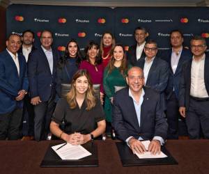 En la foto: Kiki del Valle, Division President for Mastercard North LAC; Camilo Atala, Presidente de Junta Directiva de Grupo Ficohsa; Francisco Milian, Javier Atala, Rodolfo Zavaleta, Rubén Buitrago, Vivianna Atala, Guisselle Ulate, Cristina Escamilla, Kristine Matheson, Luis Montano, José Arturo Alvarado, Javier Rodas y Rodrigo Membreño